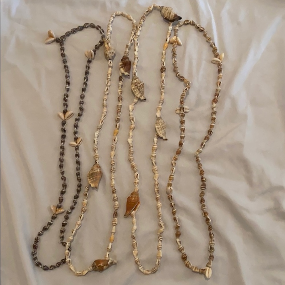 Set of 4 natural shell necklaces